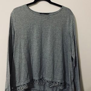 Cropped high-low lace lined top